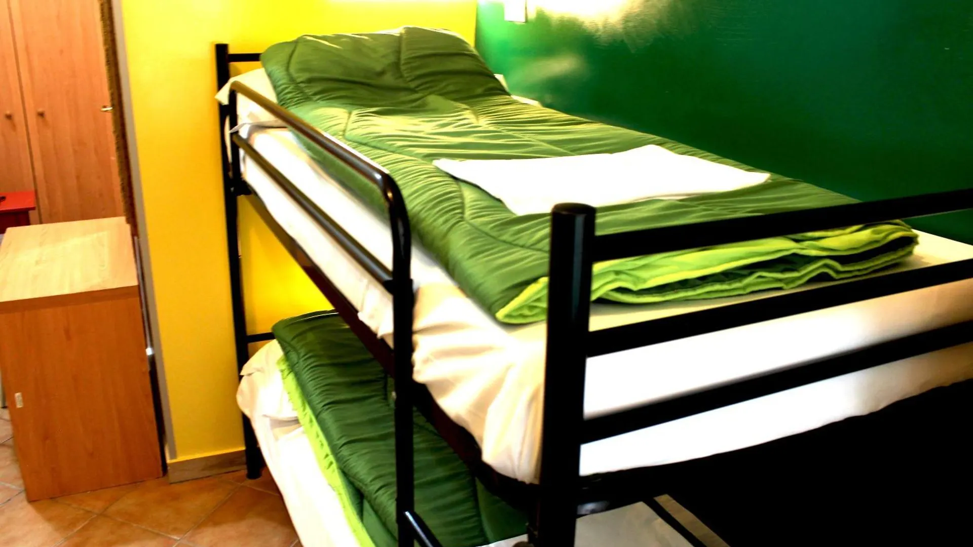 Legend R.G. Hostel Rome 0*,