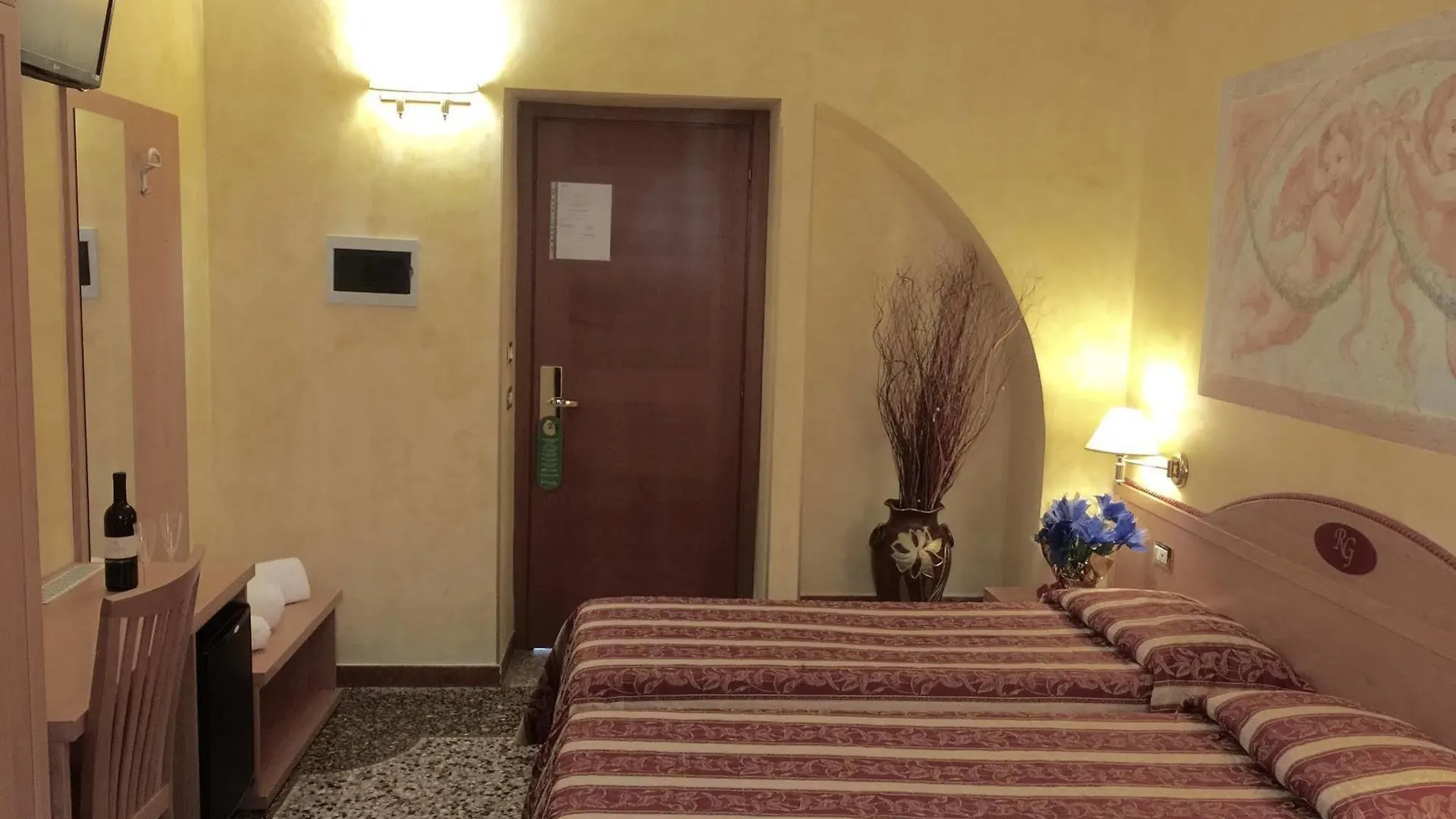 Legend R.G. Hostel Rome
