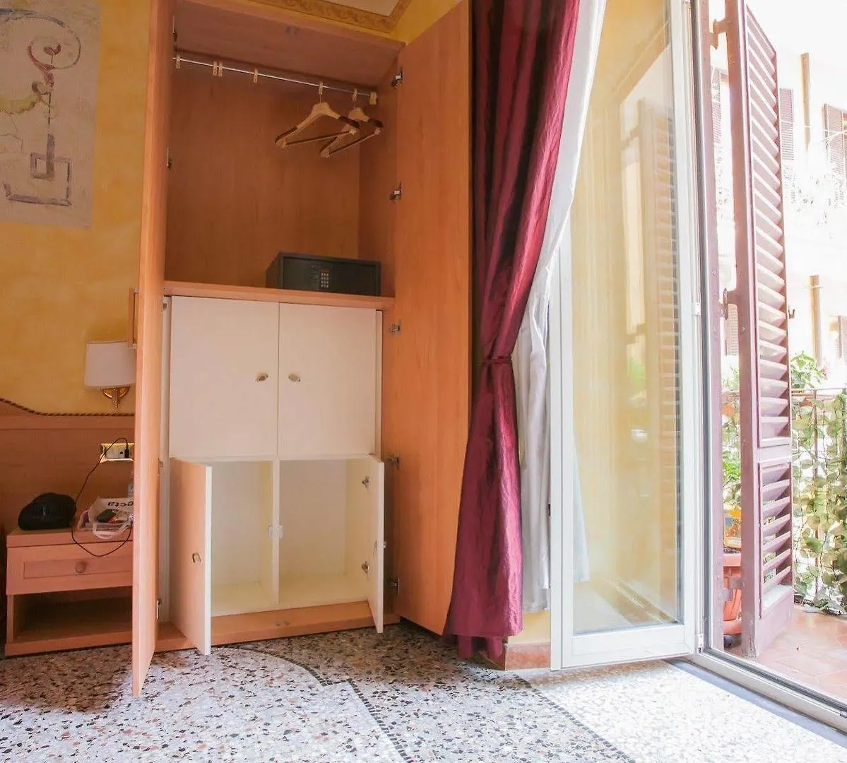 Legend R.G. Hostel Rome