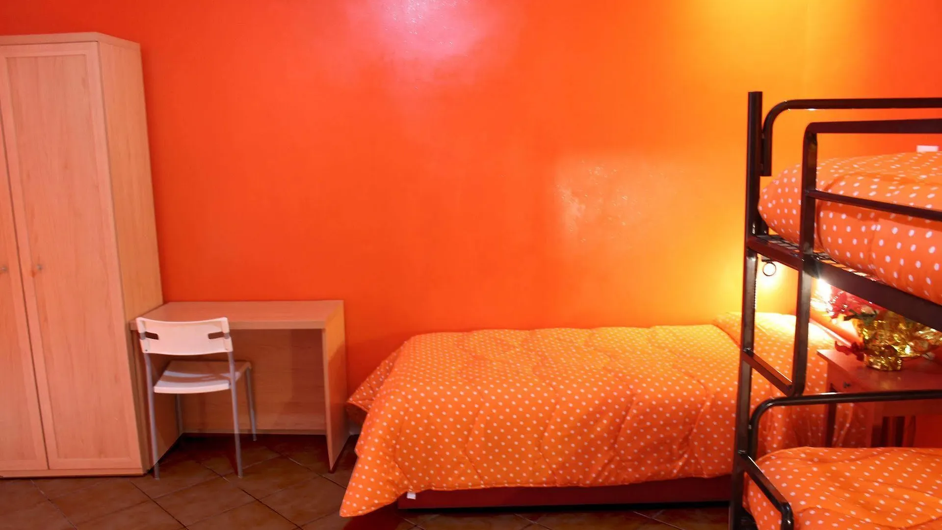Legend R.G. Hostel Rome 0*,
